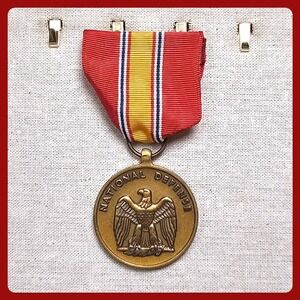 US Military National Defense Service Medal Bronze Ribbon Pin VTG